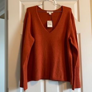 Treasure & Bond long sleeve v-neck sweater. Size Large. Red Ochre Heather color.